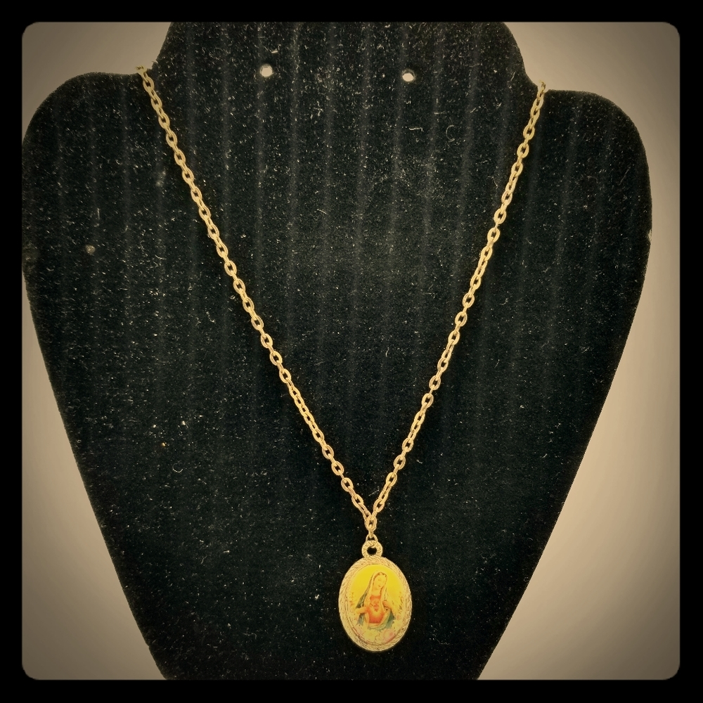 Stunning Vintage Immaculate Heart Of Mary Necklace